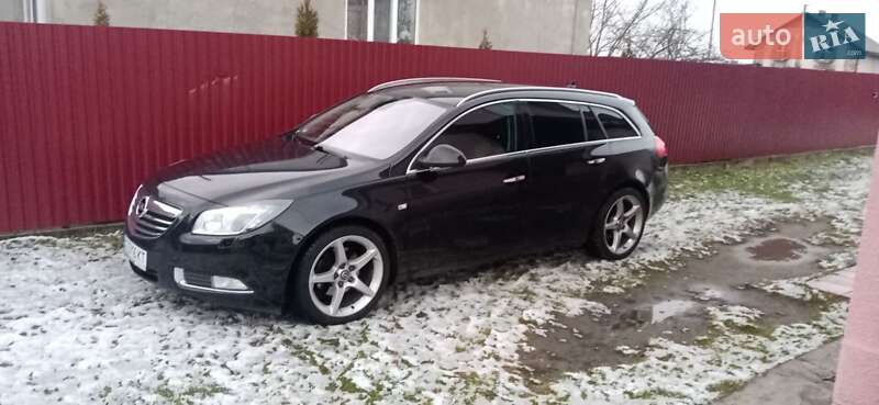 Универсал Opel Insignia 2010 в Ровно