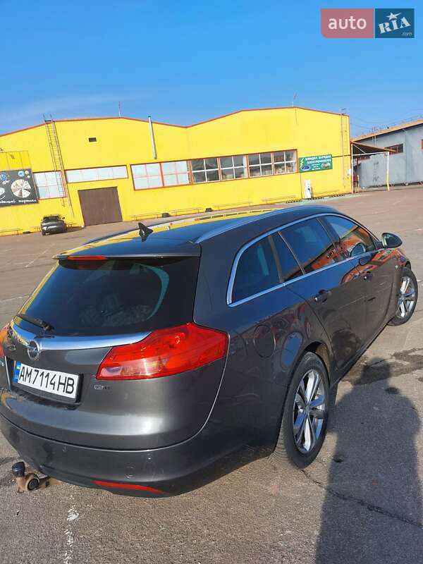 Універсал Opel Insignia 2010 в Житомирі
