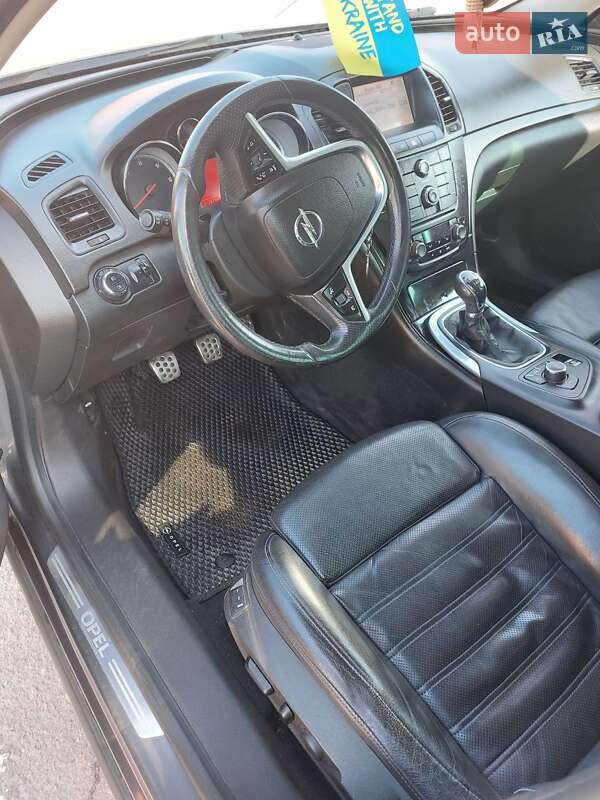 Універсал Opel Insignia 2010 в Житомирі