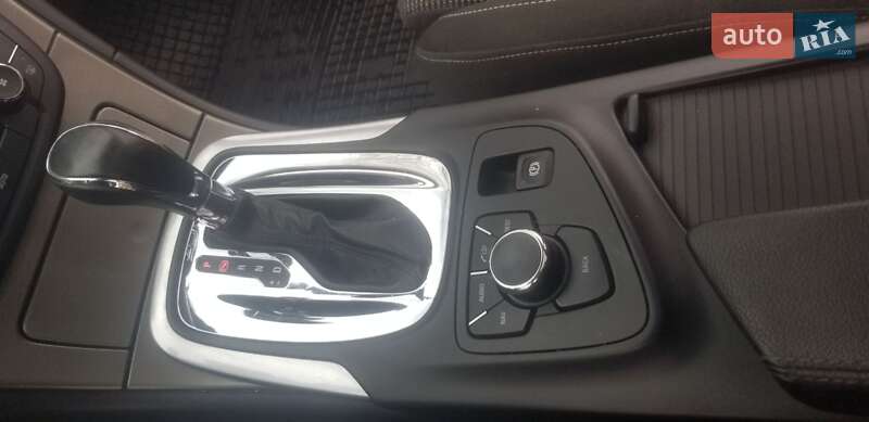 Универсал Opel Insignia 2011 в Новояворовске