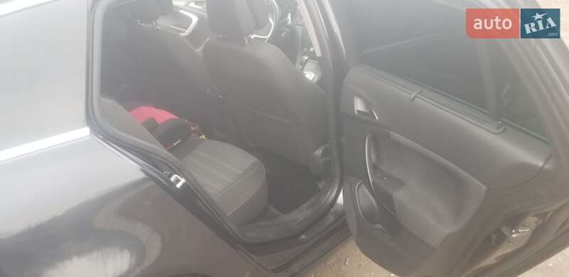 Универсал Opel Insignia 2011 в Новояворовске