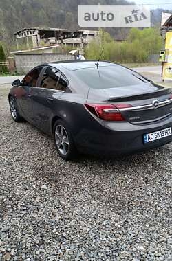 Седан Opel Insignia 2013 в Рахові