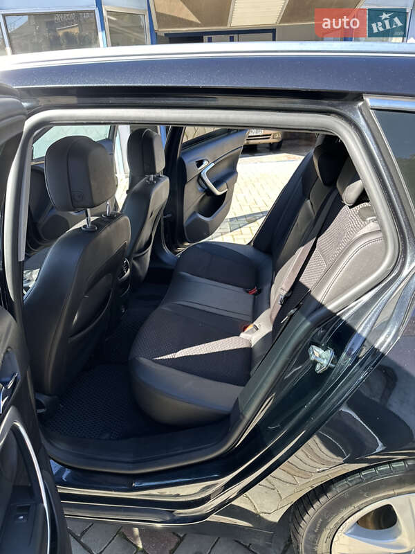 Універсал Opel Insignia 2013 в Мукачевому