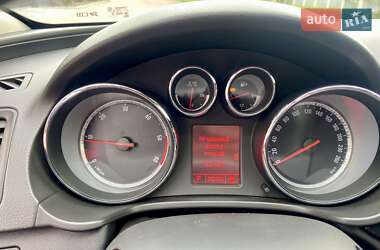 Универсал Opel Insignia 2010 в 