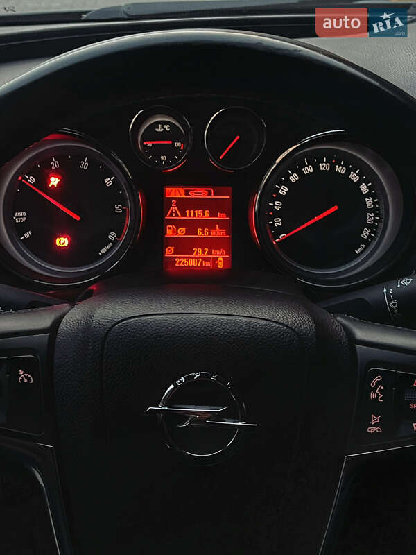 Седан Opel Insignia 2012 в Киеве