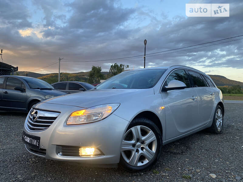 Универсал Opel Insignia 2011 в Хусте