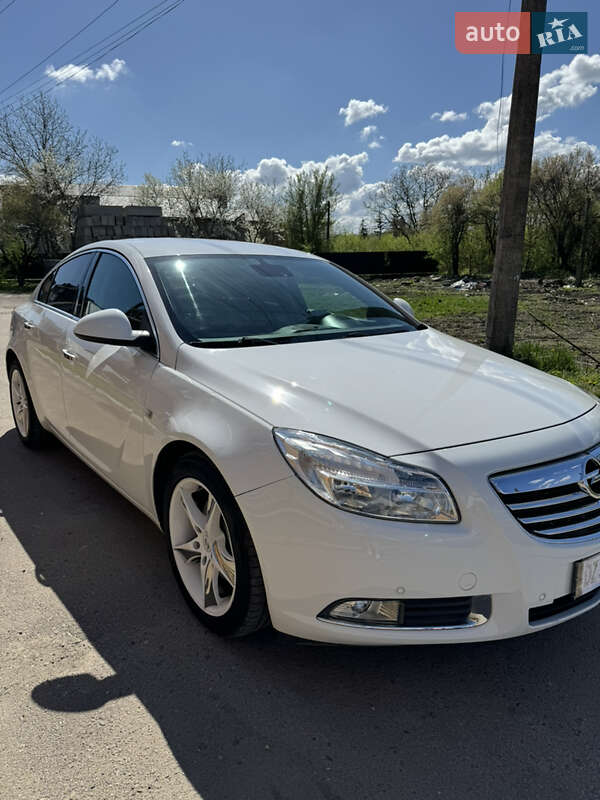 Седан Opel Insignia 2010 в Чернівцях