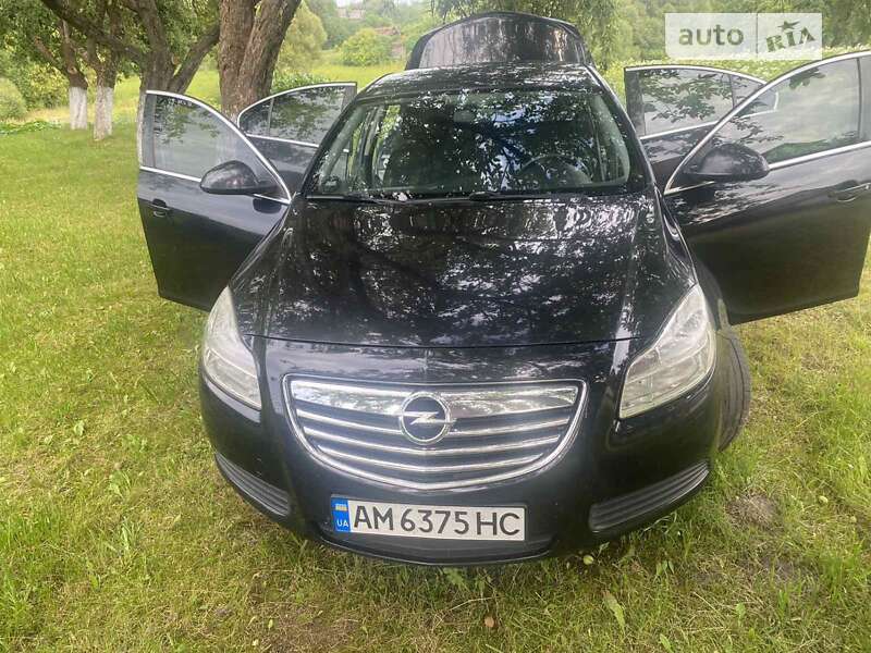 Седан Opel Insignia 2010 в Житомирі