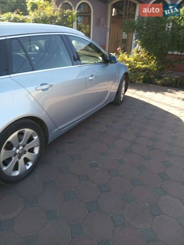 Универсал Opel Insignia 2012 в Раздельной