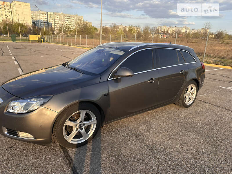 Універсал Opel Insignia 2011 в Запоріжжі