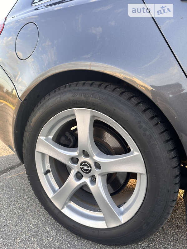 Універсал Opel Insignia 2011 в Запоріжжі