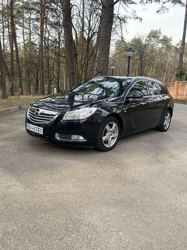 Універсал Opel Insignia 2011 в Чернігові