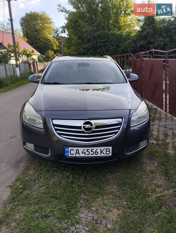 Универсал Opel Insignia 2010 в 