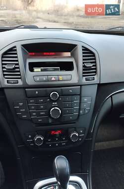 Универсал Opel Insignia 2010 в 