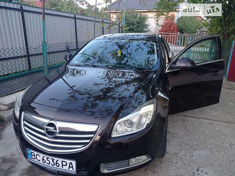 Седан Opel Insignia 2011 в Володимир-Волинському