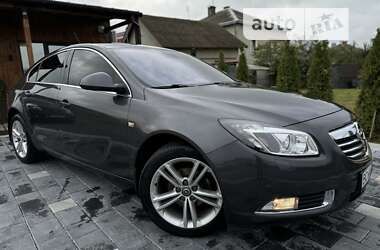 Седан Opel Insignia 2012 в Дрогобичі