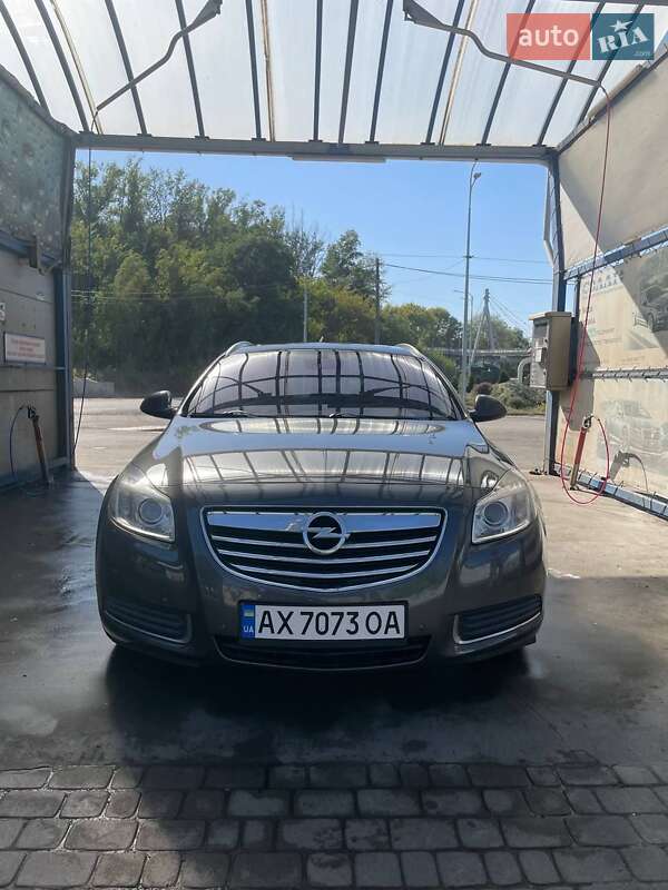 Универсал Opel Insignia 2011 в Чугуеве