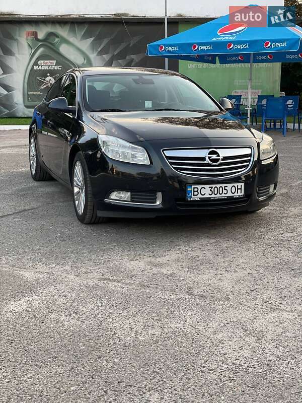 Седан Opel Insignia 2012 в Львове