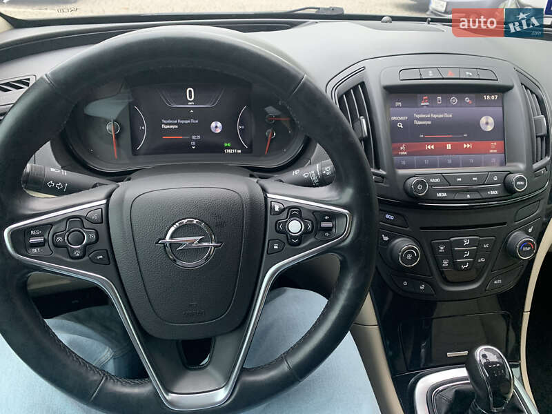 Седан Opel Insignia 2015 в Івано-Франківську