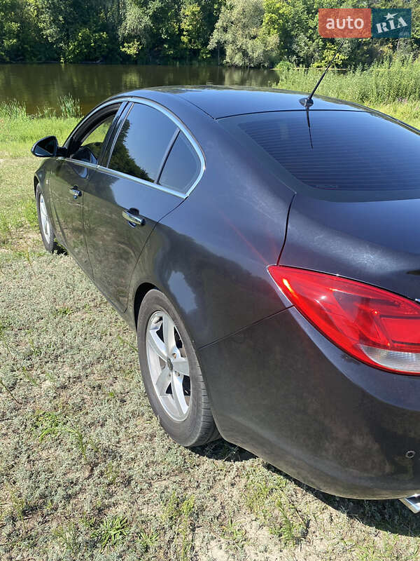 Седан Opel Insignia 2010 в Миргороді