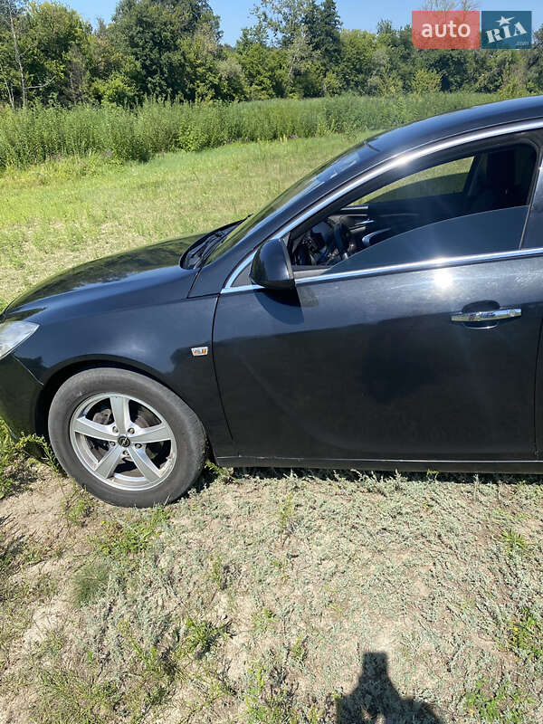 Седан Opel Insignia 2010 в Миргороді