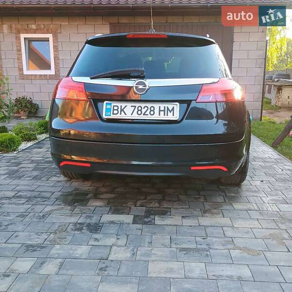 Универсал Opel Insignia 2011 в Сарнах