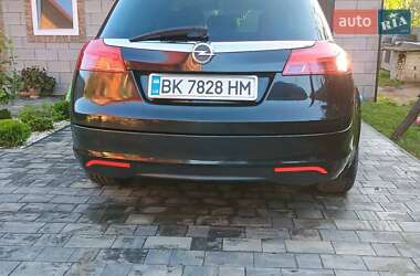 Универсал Opel Insignia 2011 в 