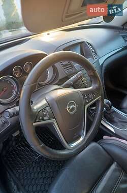 Универсал Opel Insignia 2012 в 