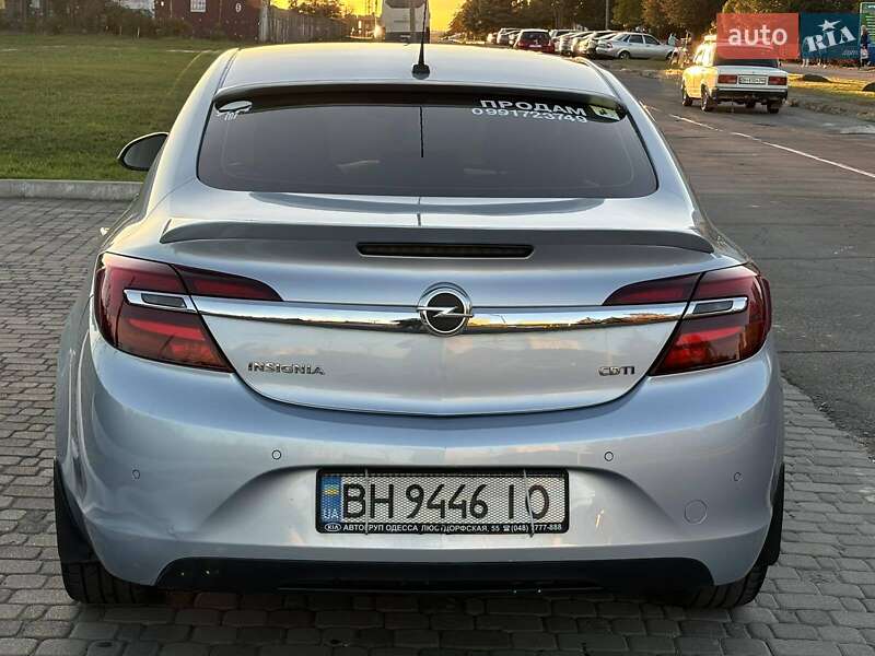 Седан Opel Insignia 2013 в Южному