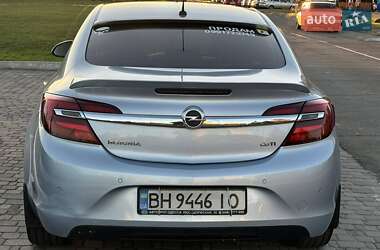 Седан Opel Insignia 2013 в Южному