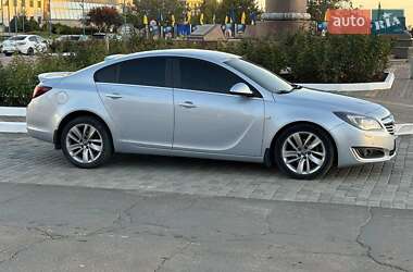 Седан Opel Insignia 2013 в Южному