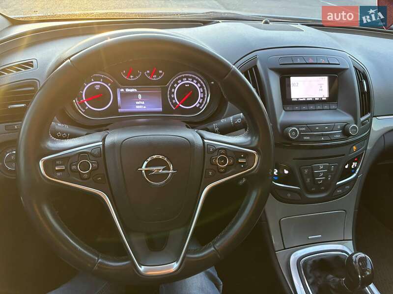 Седан Opel Insignia 2013 в Южному