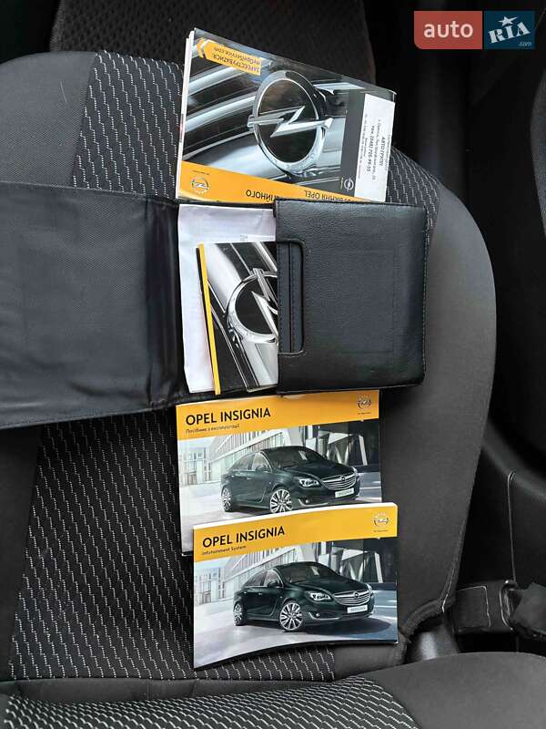 Седан Opel Insignia 2013 в Южному