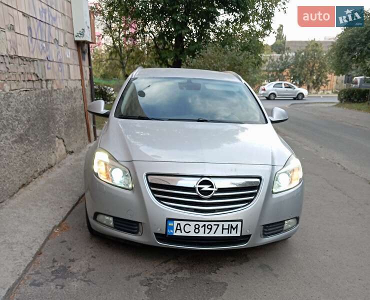Универсал Opel Insignia 2010 в 