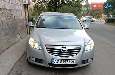 Универсал Opel Insignia 2010 в 
