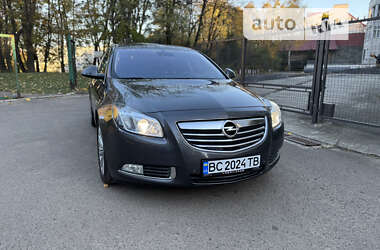 Седан Opel Insignia 2012 в Львові