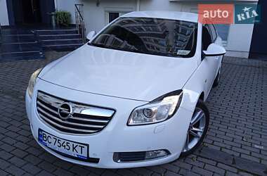 Седан Opel Insignia 2013 в Львове