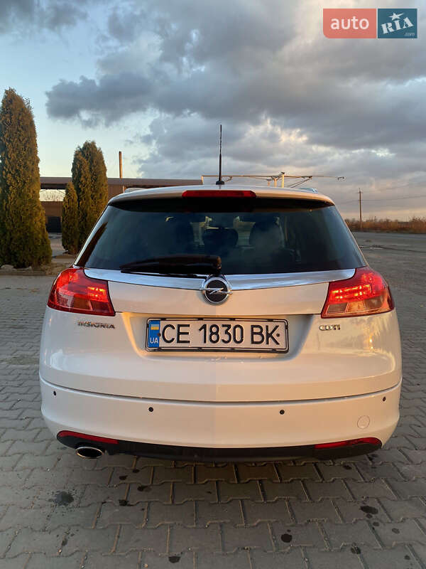 Универсал Opel Insignia 2010 в Хотине