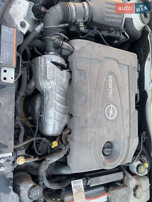 Универсал Opel Insignia 2010 в Хотине