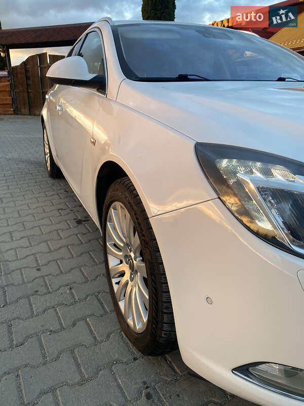 Универсал Opel Insignia 2010 в Хотине