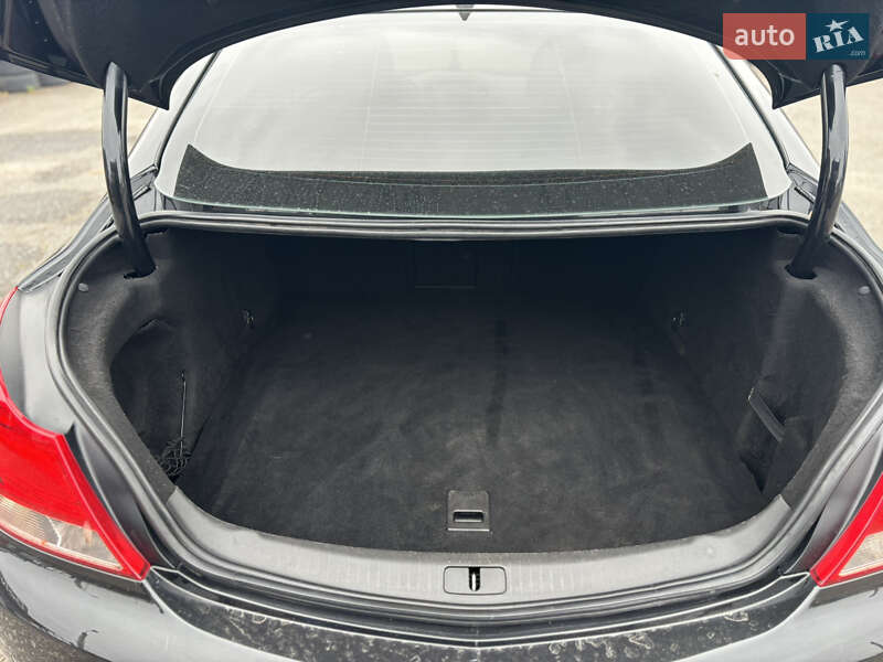 Лифтбек Opel Insignia 2010 в Киеве