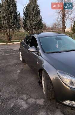 Седан Opel Insignia 2010 в 