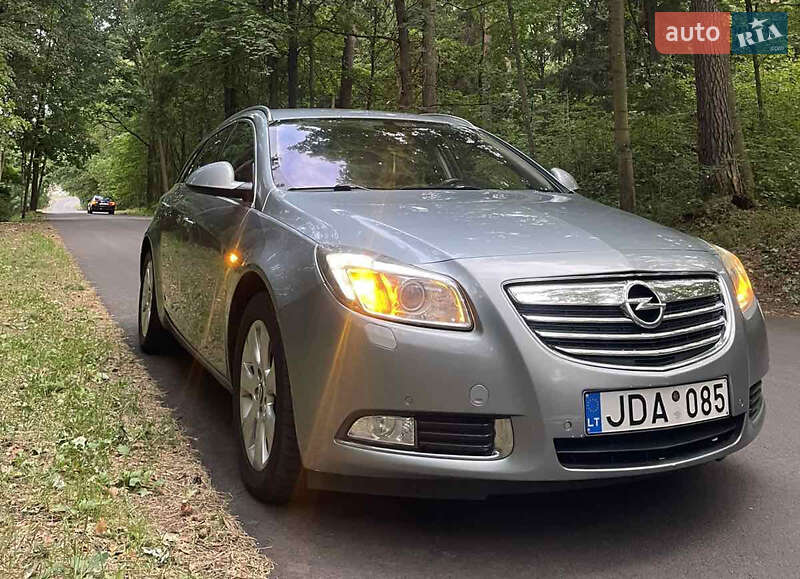 Универсал Opel Insignia 2010 в 
