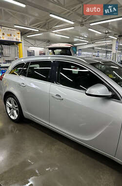 Універсал Opel Insignia 2010 в Чернівцях