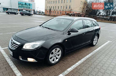 Універсал Opel Insignia 2014 в Чернігові