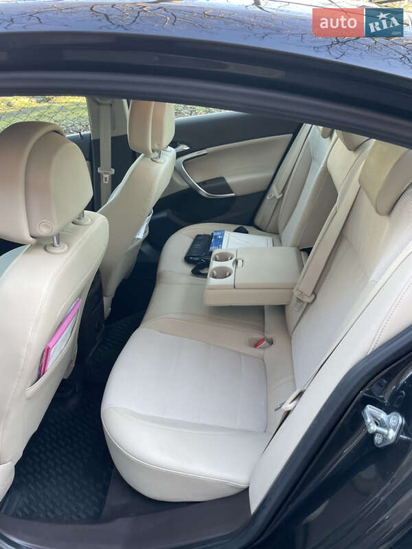 Седан Opel Insignia 2010 в Черновцах