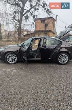 Седан Opel Insignia 2014 в Звягеле