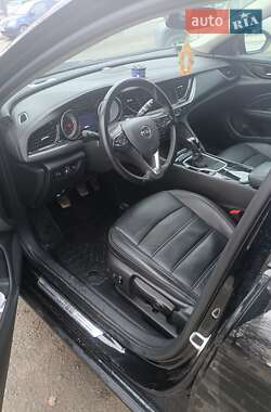 Универсал Opel Insignia 2017 в 