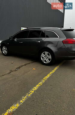 Универсал Opel Insignia 2010 в 