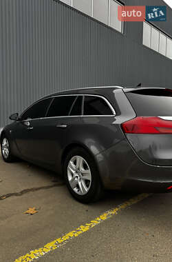 Универсал Opel Insignia 2010 в 